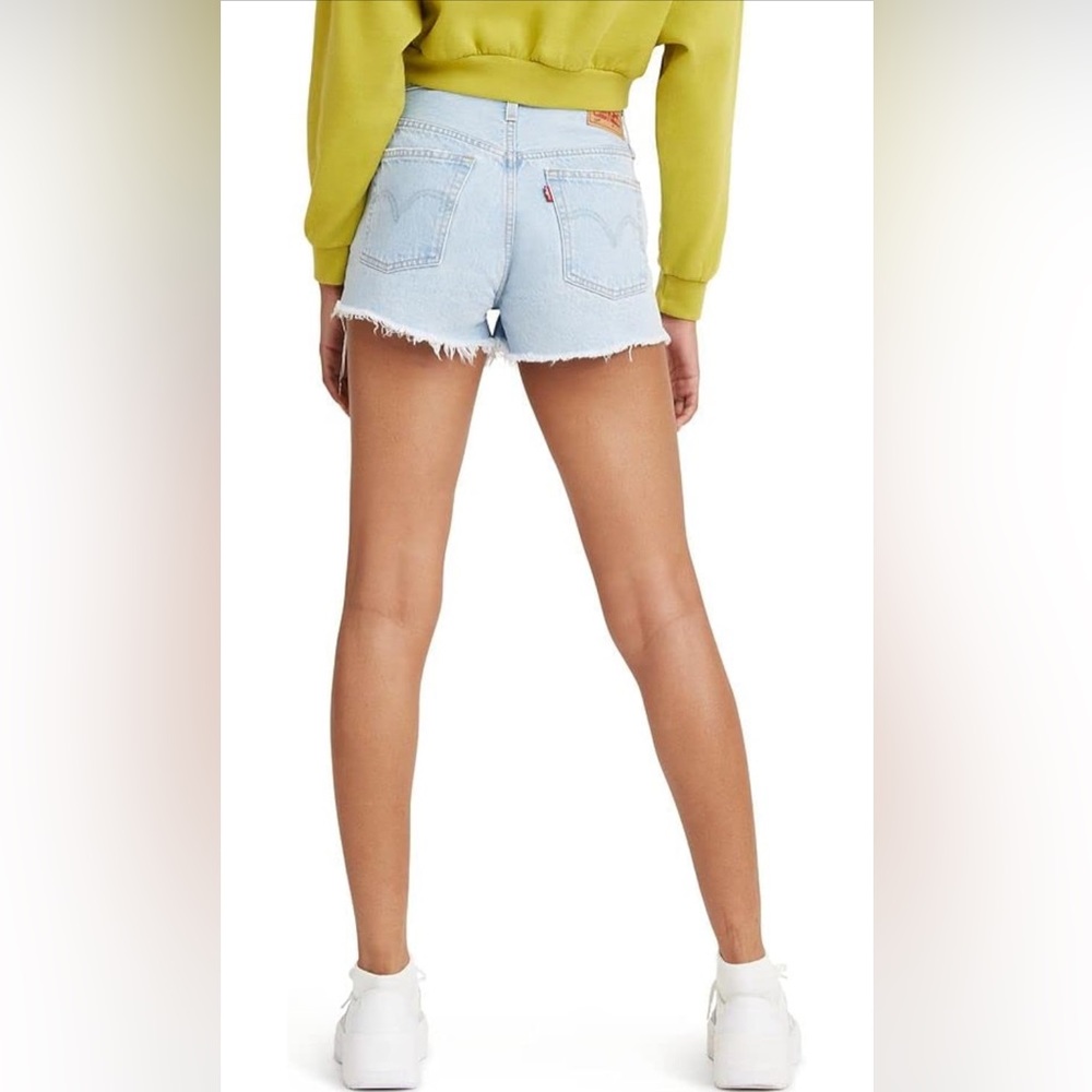 NWT Women’s Levi’s 501 Original High Rise Jean Shorts Size 27 - Picture 3 of 7